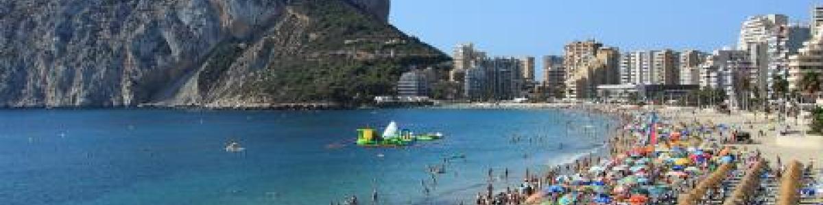 Seizoensstart Voor de Stranden Van Calp