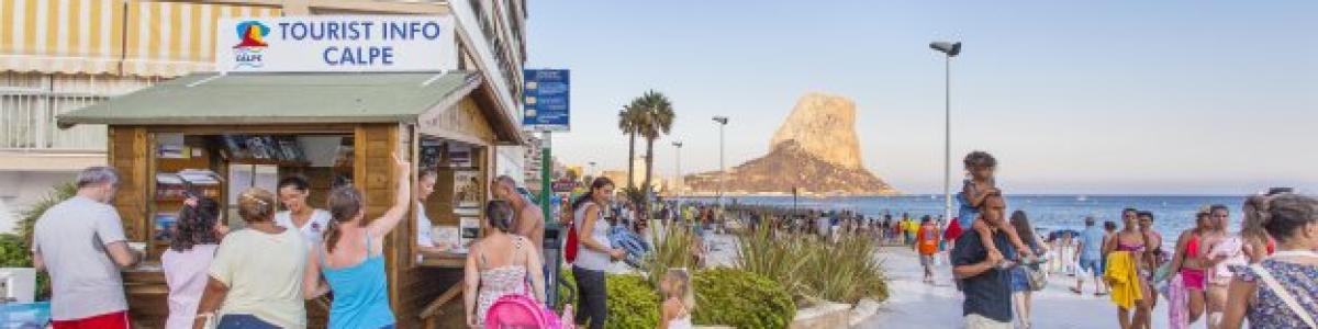 Las oficinas de turismo de Calp recibieron 12.700 visitas en julio
