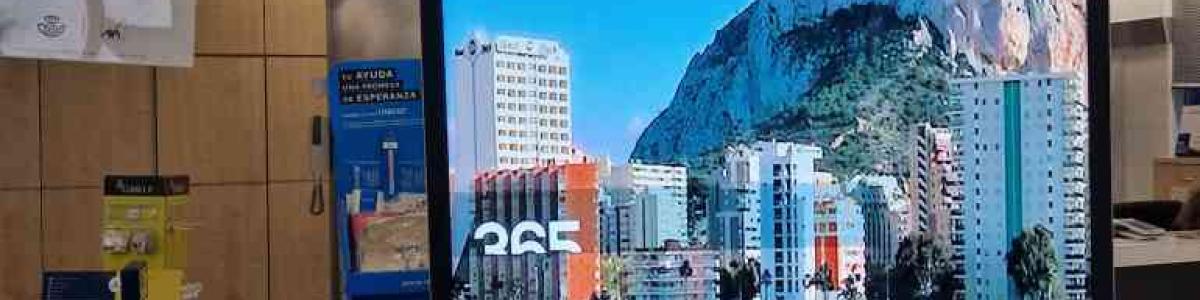 Calp inicia una campaña institucional y turística en 15 oficinas de Correos de España
