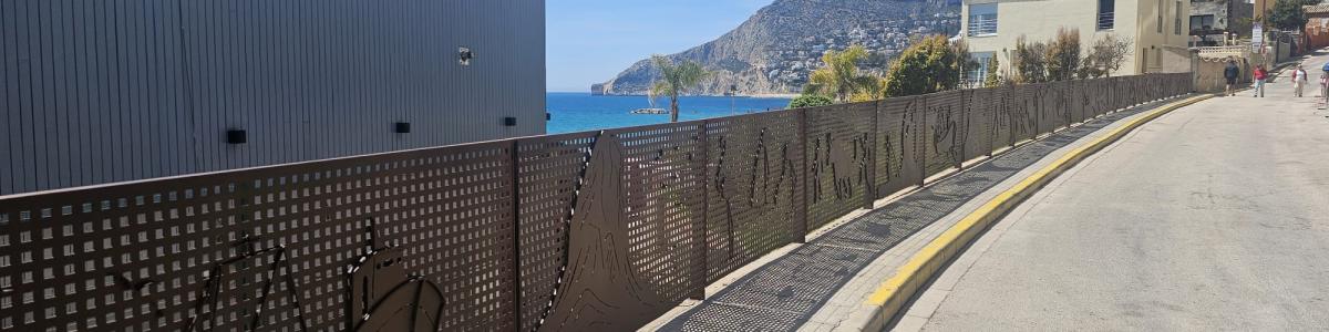 L'Ajuntament instal·la una nova barana artística que homenatja les festes locals